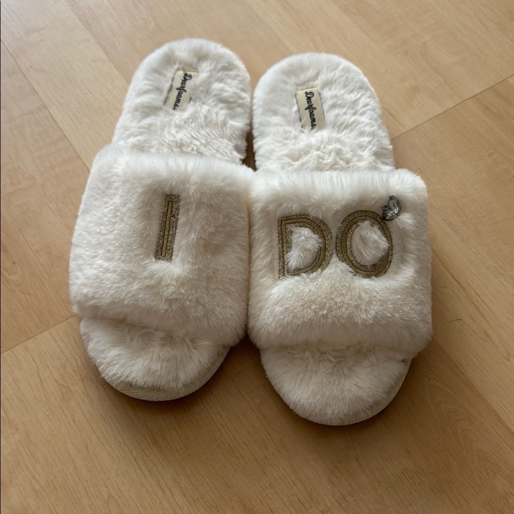 Dearfoams White 'I Do' Women's Slippers NWOT